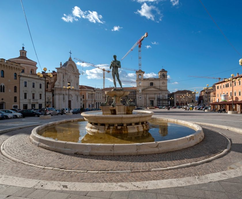 laquila-piazza-duomo-hd