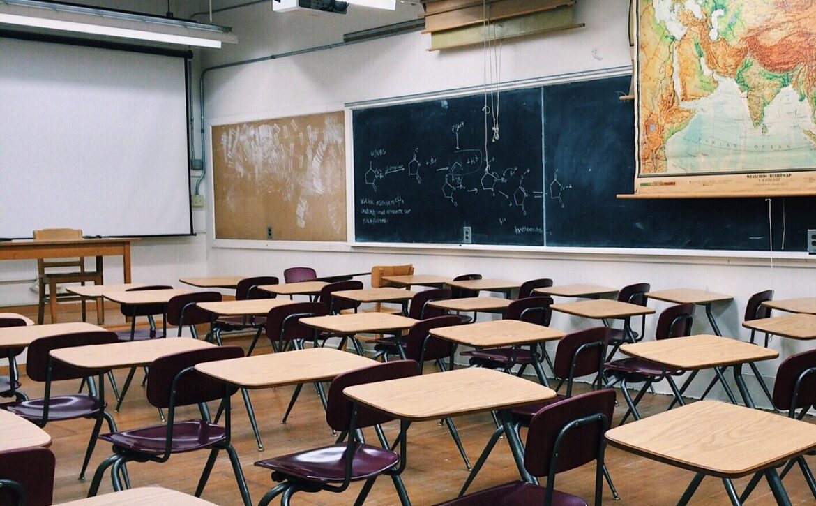 classroom-2093744_1280